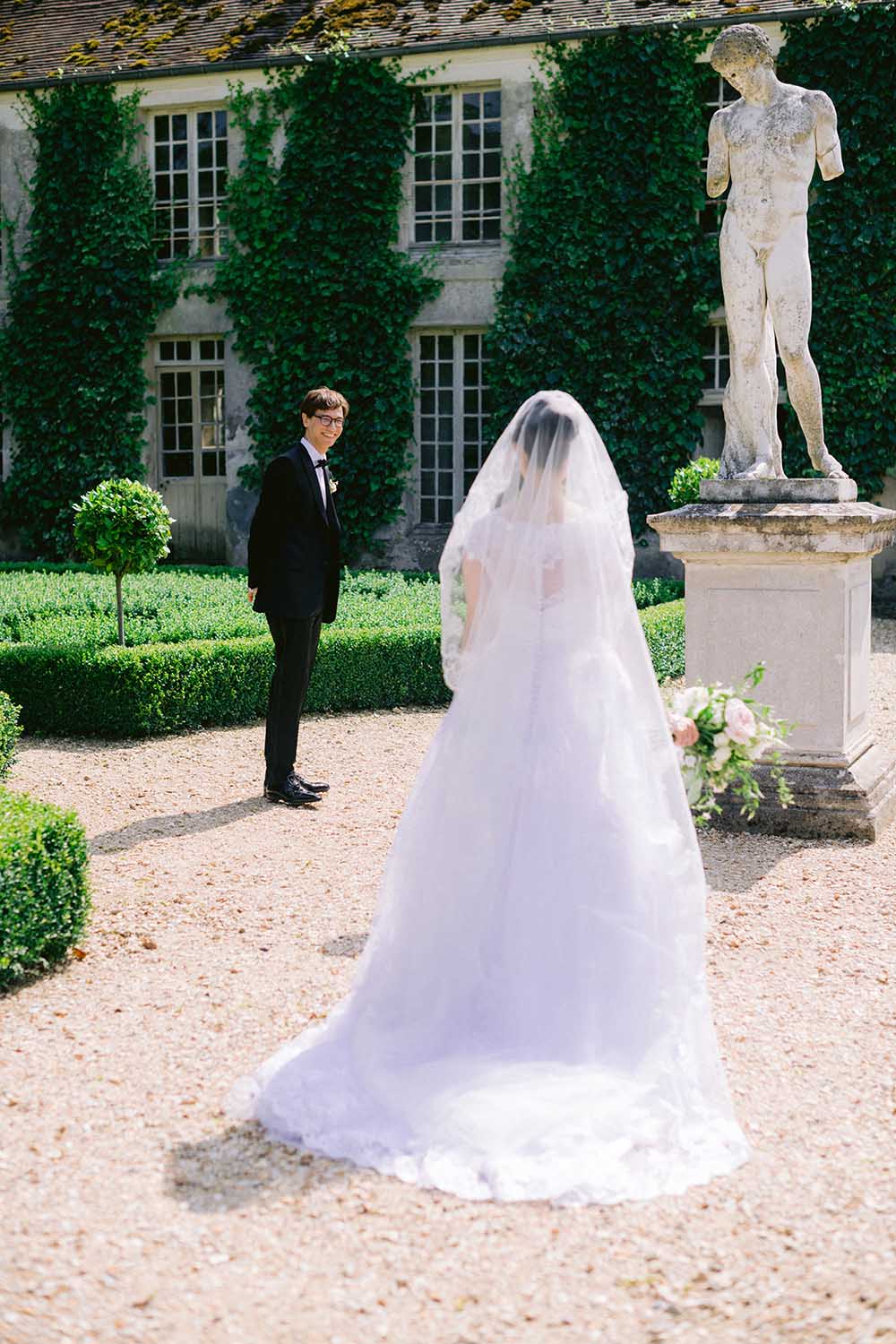 the groom see his wife for the first time